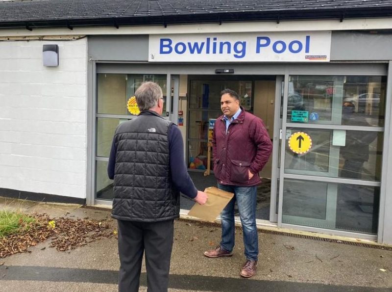 Imran Hussain MP visits the renovated Bowling Pool